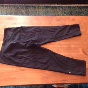 Lululemon crops size 6
