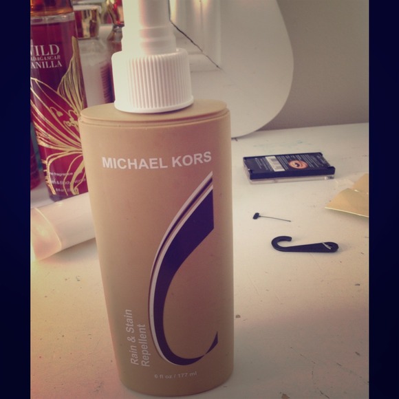 MK BOOT/ purse cleaner