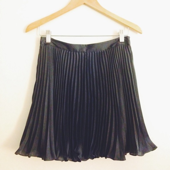 Club Monaco Pleated Skirt