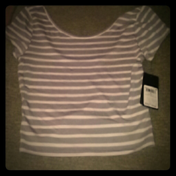 SOLD Guess crop top - Picture 1 of 4