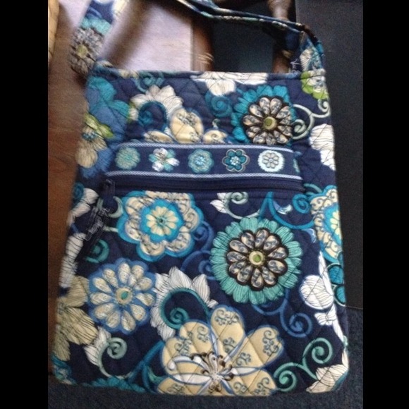 Vera Bradley crossover bag