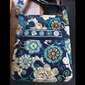 Vera Bradley crossover bag