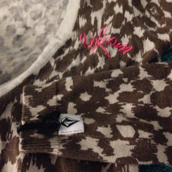 Volcom Sweater 🎀 - Picture 2 of 3