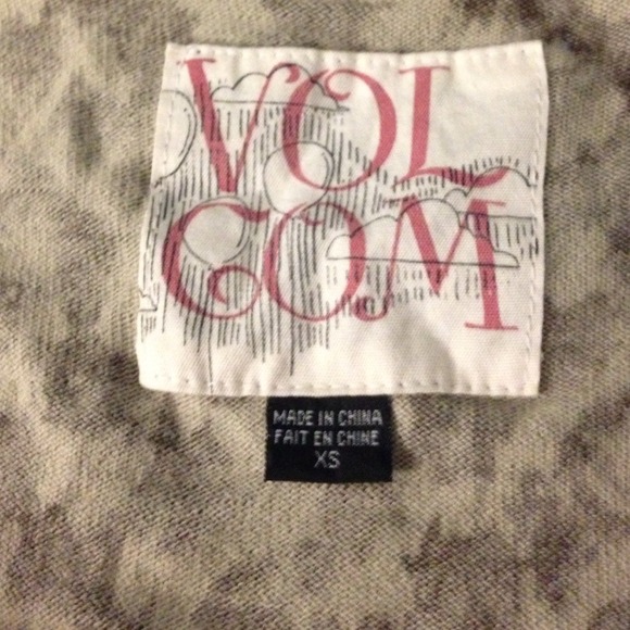 Volcom Sweater 🎀 - Picture 3 of 3