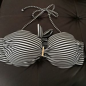 34 D Victoria's Secret bathing suit top