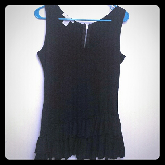 Super cute ruffled top or short tank dress