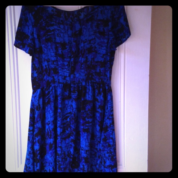 Price lowered!!Short printed cap sleeve dress