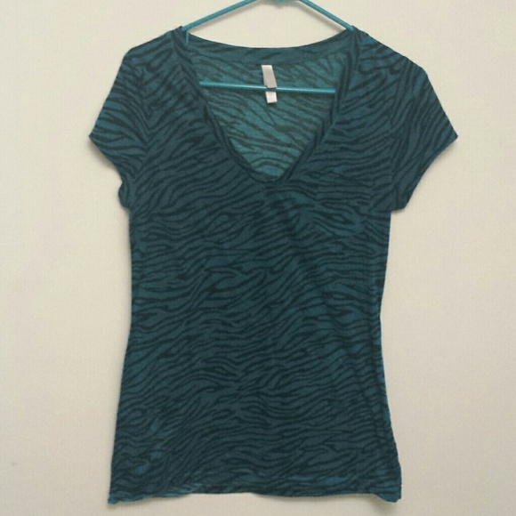 Teal v neck zebra print short sleeved shirt