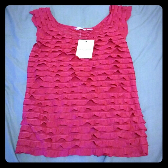 Cute ruffle blouse never worn!