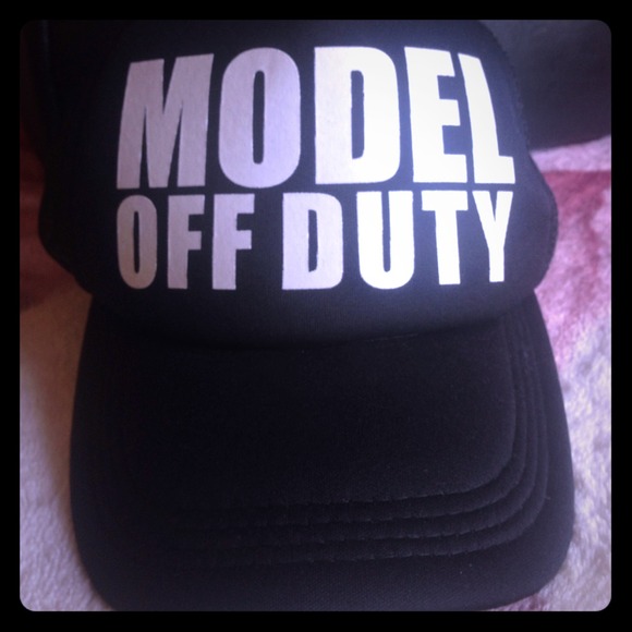Model off duty hat 💗