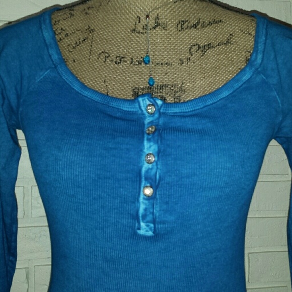 GUESS Top - Picture 2 of 4