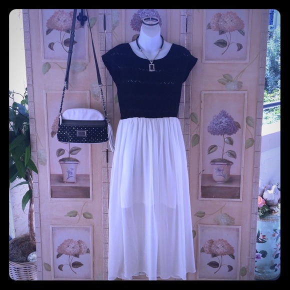 Forever 21 Dresses & Skirts - Black and White Dress w/FREE Matching Necklace