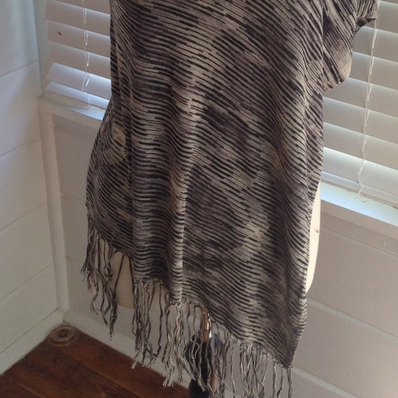 BUNDLED! BOGO! REDUCED!! BCBG Fringe Poncho - Picture 4 of 4