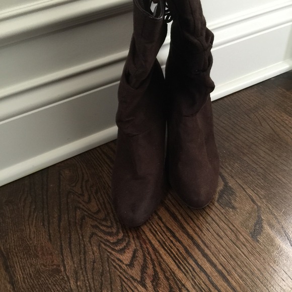 Brown suede like bootie