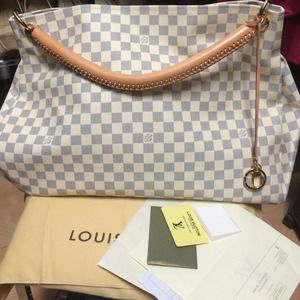 Louis Vuitton artsy GM