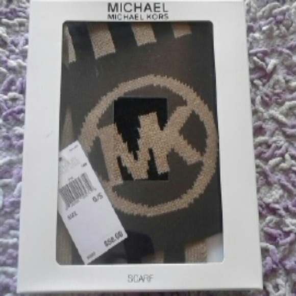 Michael Kors Accessories - Beautiful Michael kors scarf
