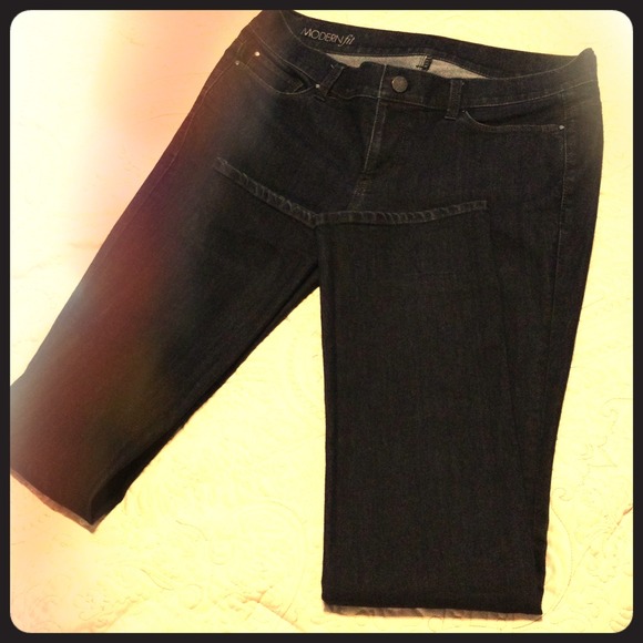 Ann Taylor slim straight modern fit jeans size 8