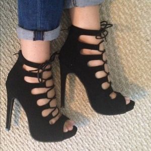 Black lace up heel Size 6