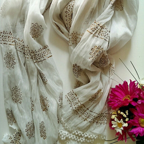 Women Snow Long Scarf NWOT