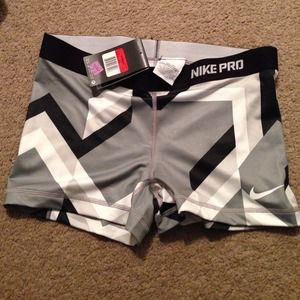 Nike pro shorts nwt