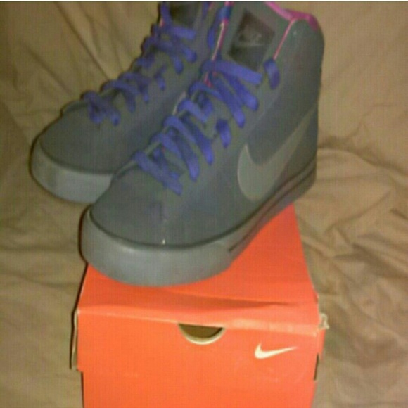 Nike high tops trade value: 50 - Picture 2 of 4