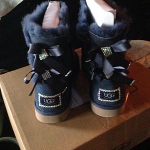 SOLD ON MERCARI Bailey bow uggs W/bling