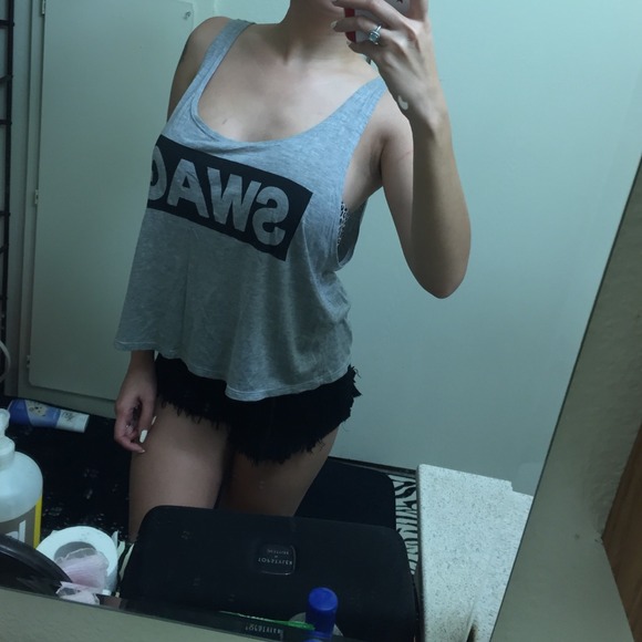 ❌SOLD IN A BUNDLE❌ Grey Top with Graphics - Picture 3 of 3