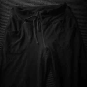 New black ReActivate yoga pants