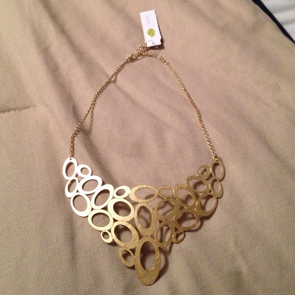 Gorgeous necklace can be dressed up or down. - Picture 1 of 1