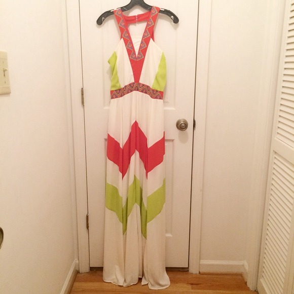 Cute dress tribal design