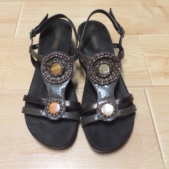 Orthaheel/vionic small wedged sandal
