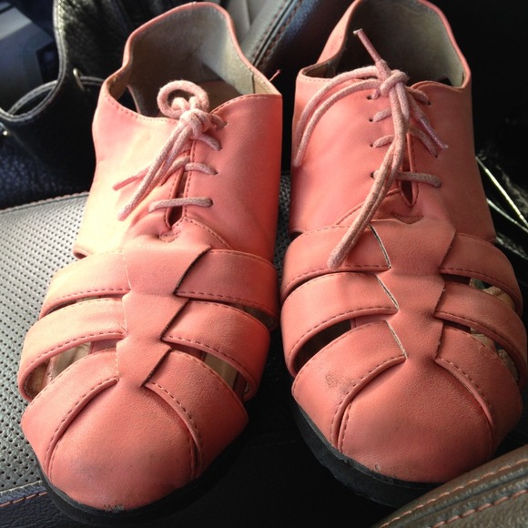 Deena & Ozzy pink woven lace up flats