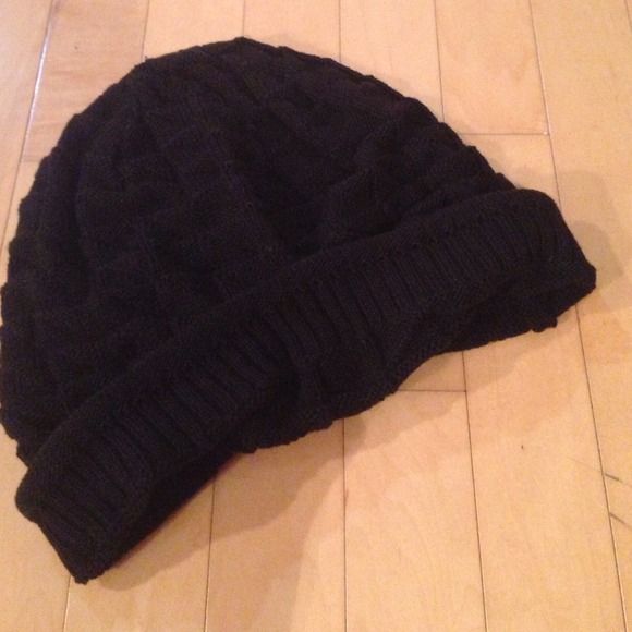 BLACK CASHMERE WOOL BLEND HAT - Picture 2 of 3