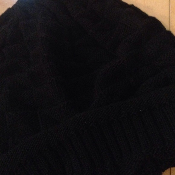BLACK CASHMERE WOOL BLEND HAT - Picture 3 of 3