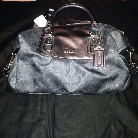 BRAND NEW* Coach Ashley Signature Purse.
