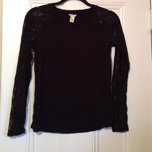 Forever 21 top with lace sleeves