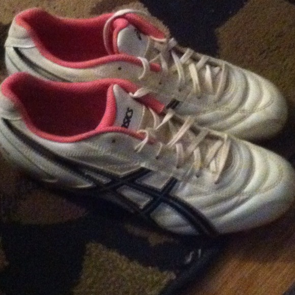 Ladies cleats make me an offer
