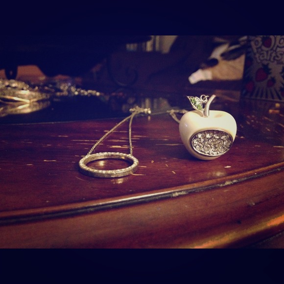 Jewerly - Picture 1 of 2