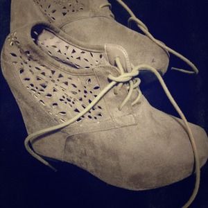 Light gray wedges with shoe laces