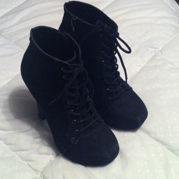 Charlotte Russ black booties size 7