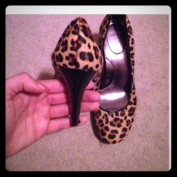 🎉😍 SALE🎉Merona size 9 animal print heels