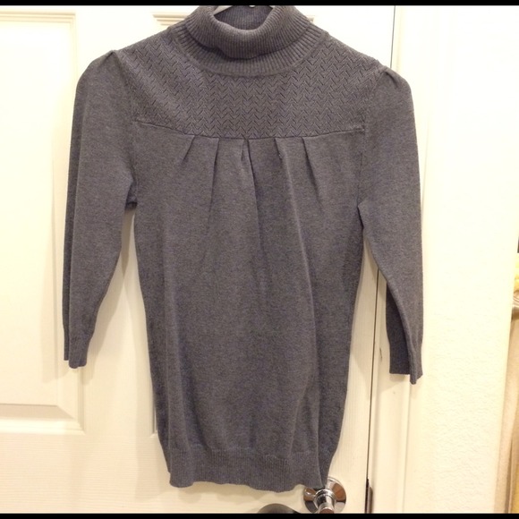 Grey turtle neck 3/4 sleeve top