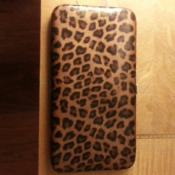 Snap clutch cheetah print fashion wallet