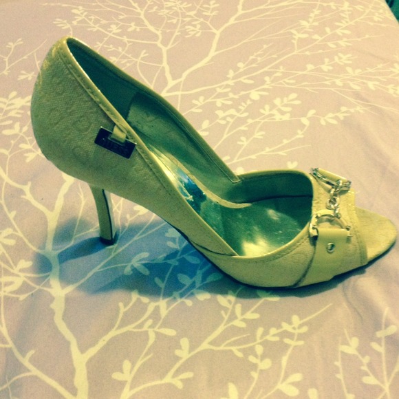 Yelow shoes