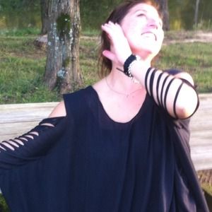 Black top w/cut-out arms