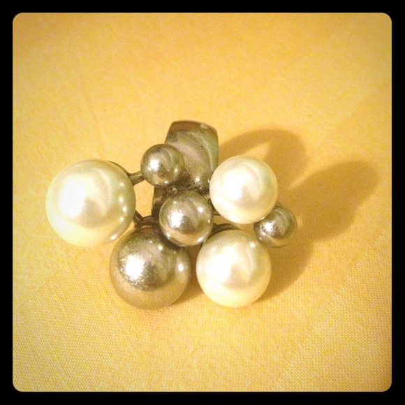 Silver and pearl balls ring