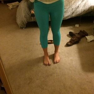 Bright blue lulu lemon crops