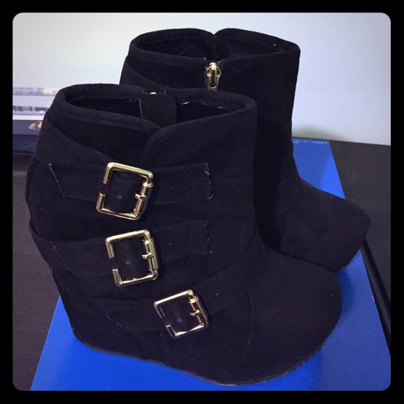 🍁Black suede booties 🍁