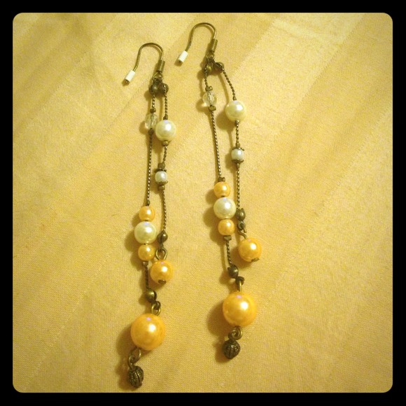 Pearl dangling earrings