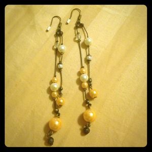 Pearl dangling earrings